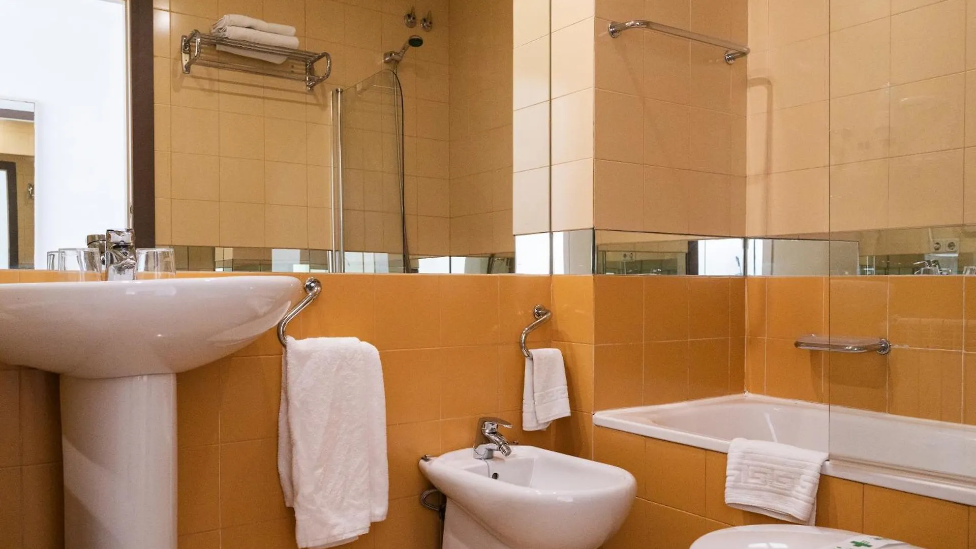 Hotel Ciudad De קאסורלה